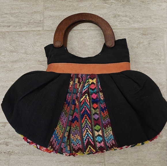 Embroidered Flower and Lace Handbag - Picture 7 of 7